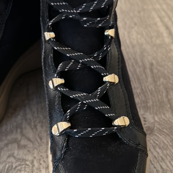 HM black platform/wedge boot - Picture 2 of 6